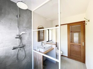 ヘアドライヤー、タオル