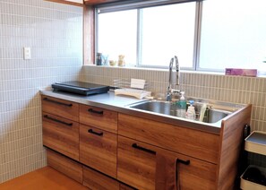 冰箱、微波炉、炉灶、厨具/餐具