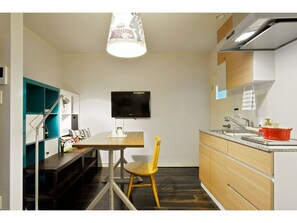 冰箱、微波炉、炉灶、厨具/餐具