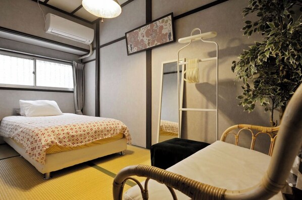 3 bedrooms, desk, iron/ironing board, free WiFi