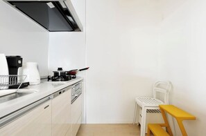 Fridge, microwave, stovetop, cookware/dishes/utensils