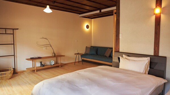 2 bedrooms, desk, free WiFi, bed sheets - Nonsmoking One group limited inn Room without  / Okayama Okayama (Okayama)