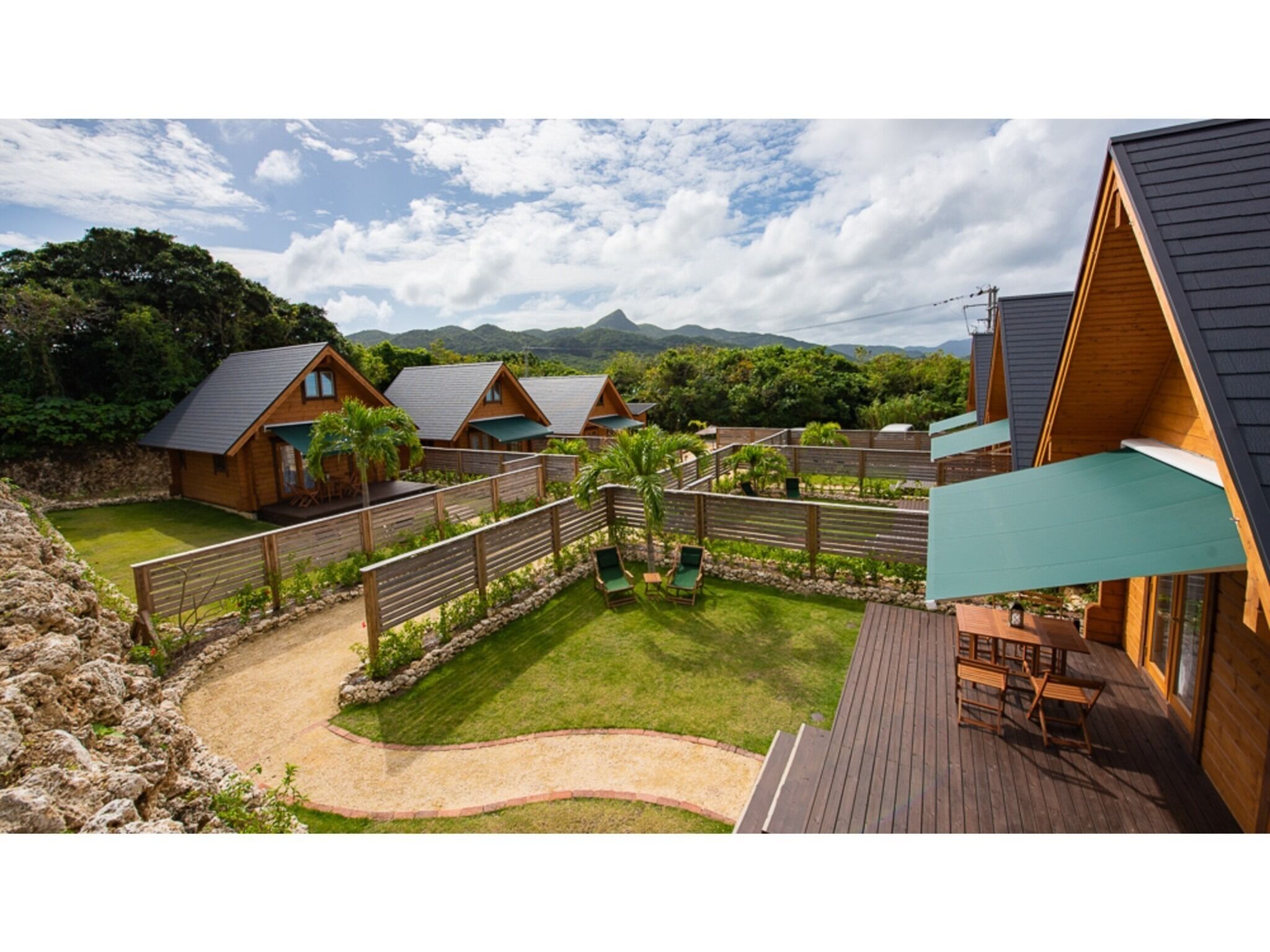 屋外ダイニングエリア