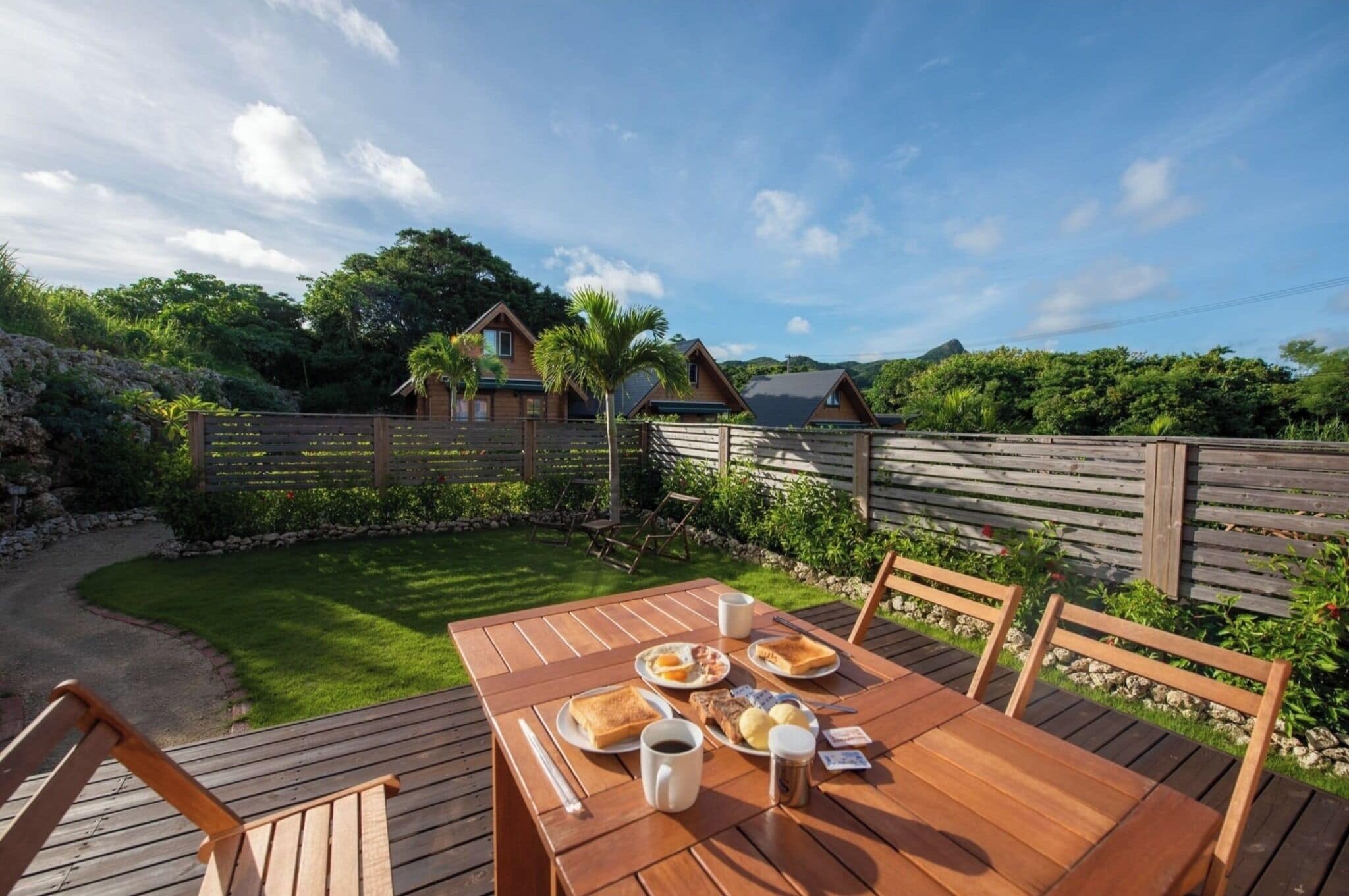 屋外ダイニングエリア