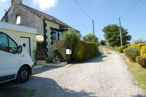 Private Annex with sea views and parking