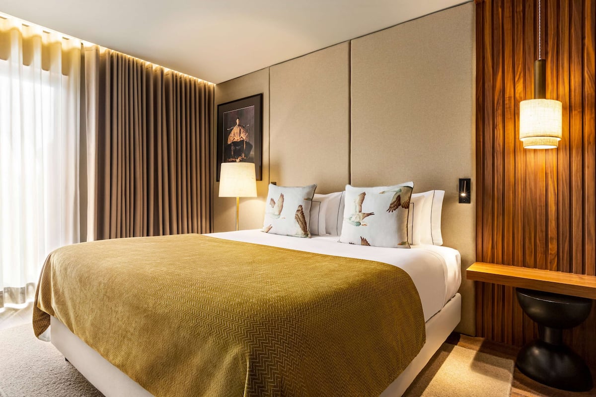 Phòng Tiêu chuẩn, 1 giường cỡ king, không hút thuốc | Minibar, két bảo mật tại phòng, khu vực làm việc phù hợp cho laptop 