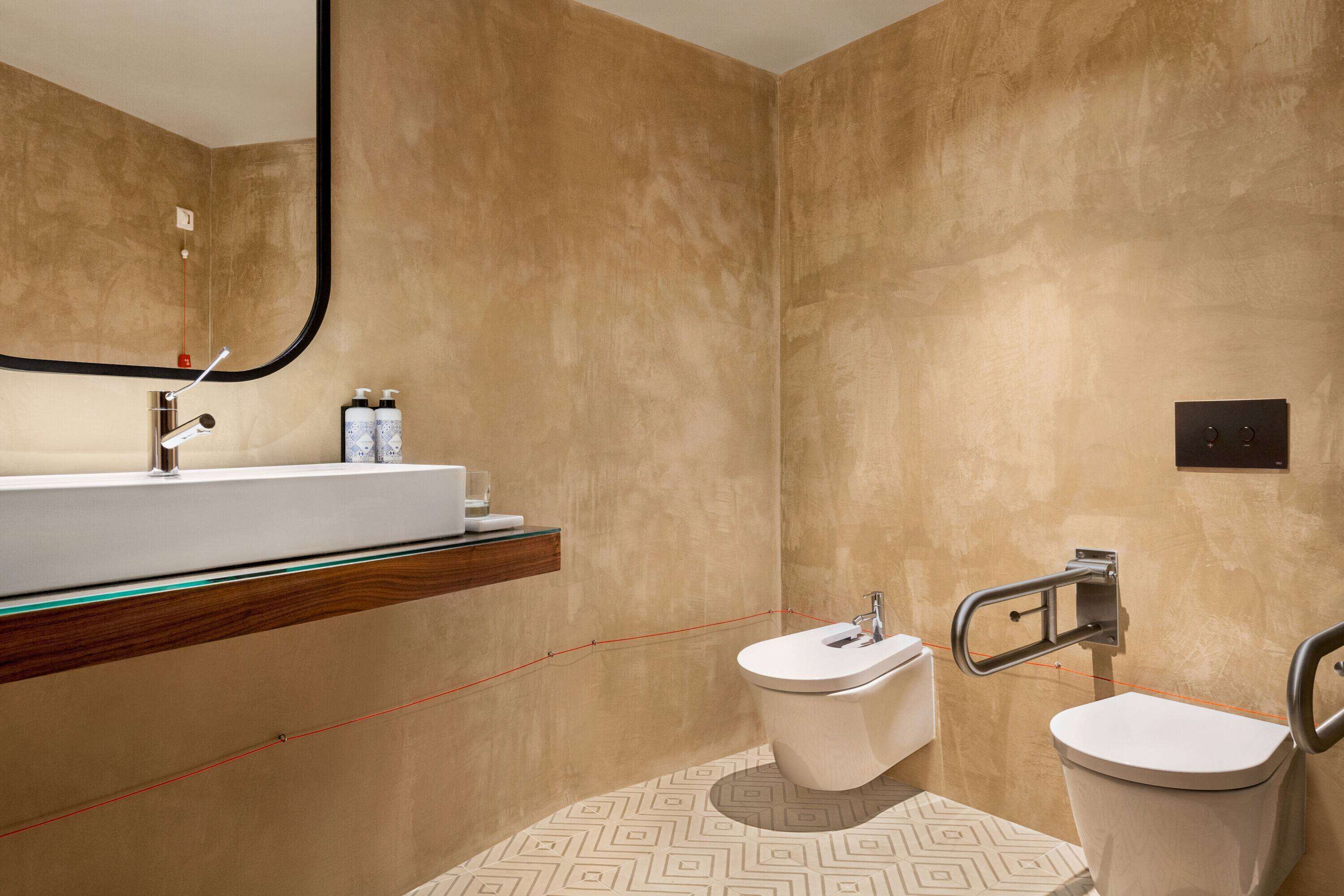 Room, 2 Twin Beds, Accessible, Non Smoking | Accessible bathroom