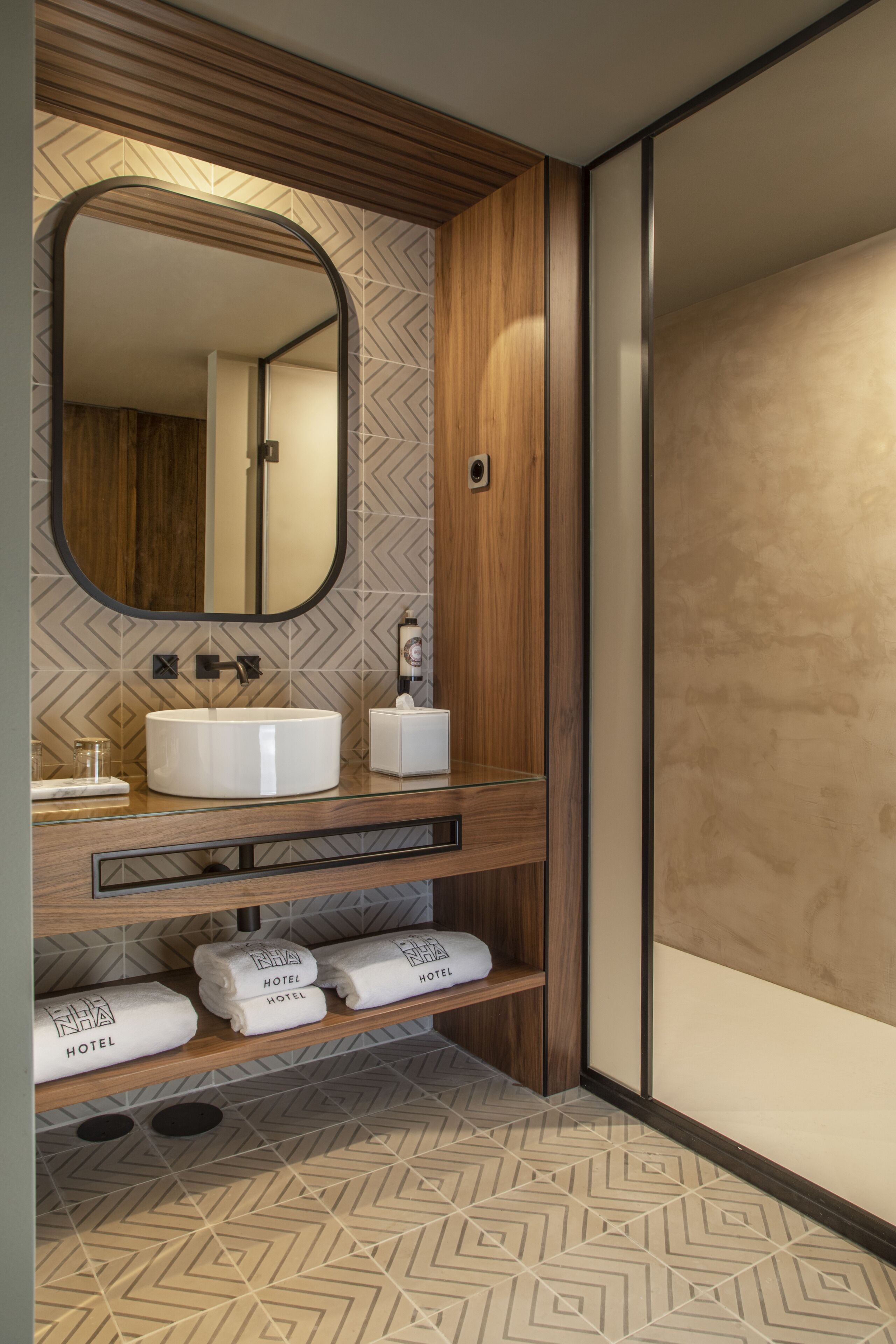 shower, towels, soap, shampoo