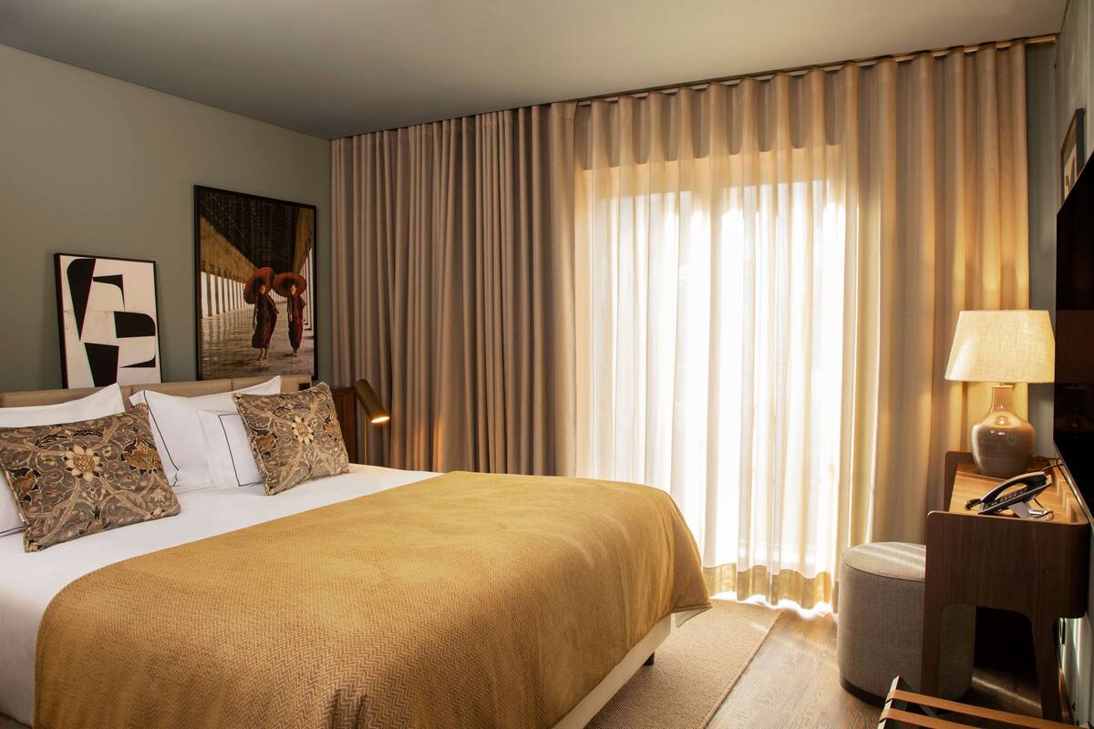 Phòng Suite, 1 giường cỡ king, không hút thuốc | Minibar, két bảo mật tại phòng, khu vực làm việc phù hợp cho laptop 
