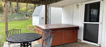 Two bedroom and hot tub with lake views!