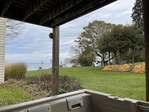 Two bedroom and hot tub with lake views!