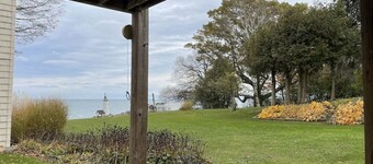 Two bedroom and hot tub with lake views!