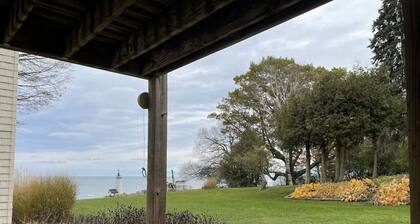Two bedroom and hot tub with lake views!
