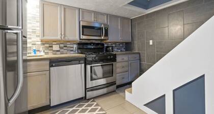 Two bedroom and hot tub with lake views!