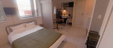 2 bedrooms, desk, free WiFi, bed sheets