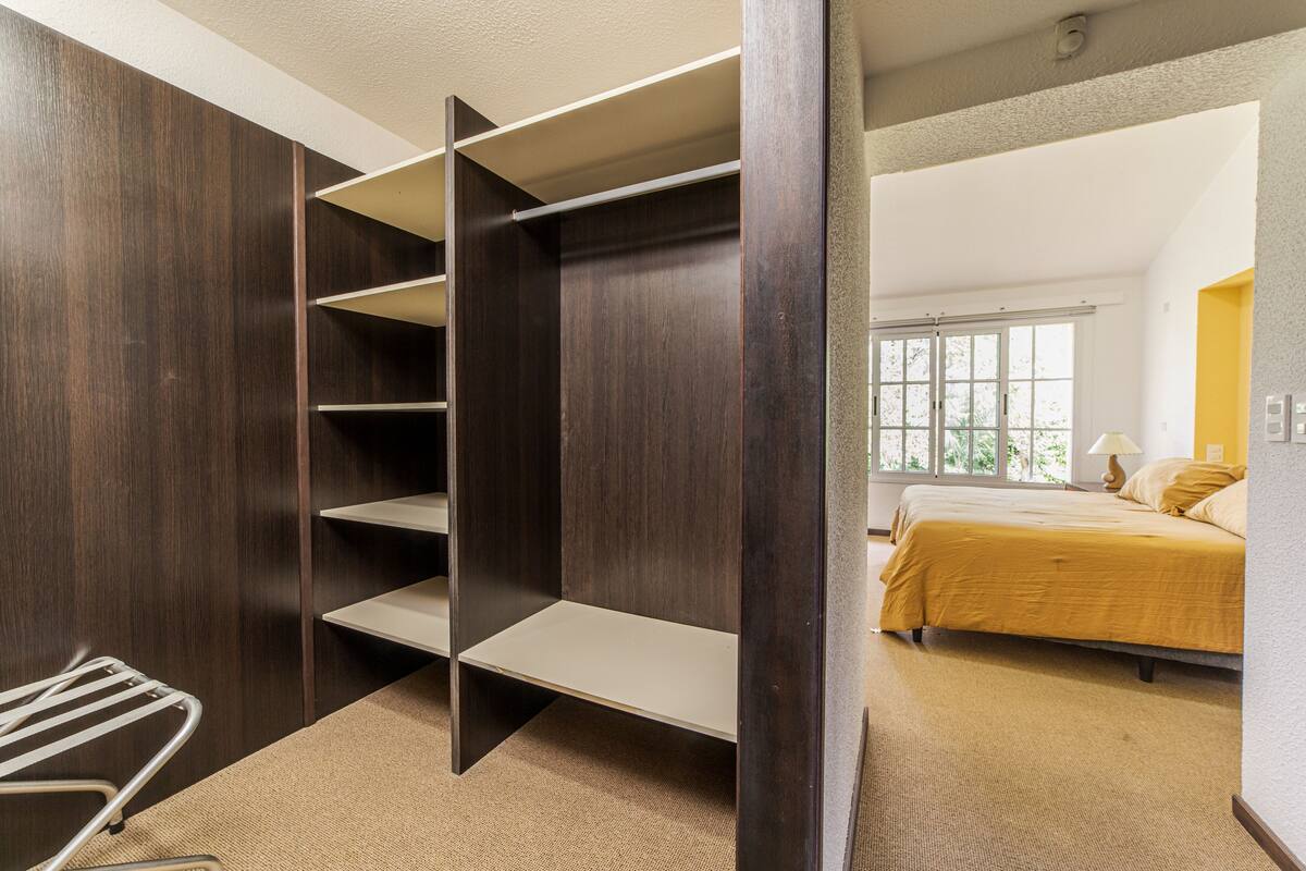 In-room safe, free WiFi, bed sheets