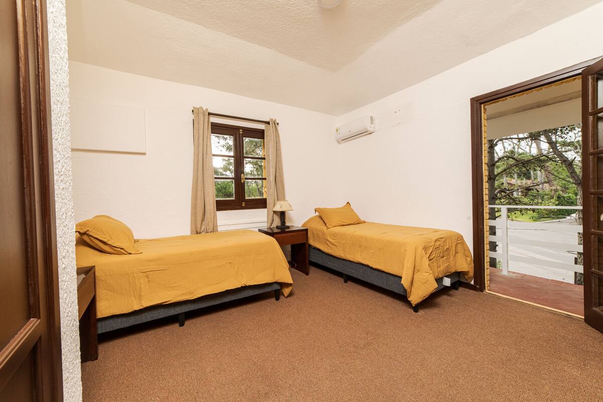 Familien-Vierbettzimmer | Zimmersafe, kostenloses WLAN, Bettwäsche