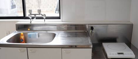 Fridge, microwave, stovetop, cookware/dishes/utensils