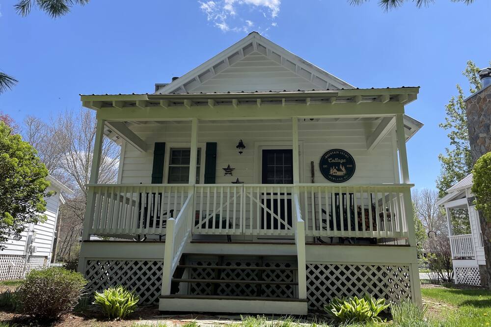 Cozy Linville River Cottage-Newland, NC<br>\"Mountain Thyme\"