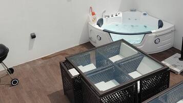 Bain à remous extérieur