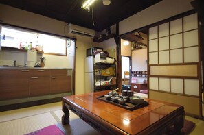 Interior - Tokyo downtown activity / Taito-ku Tokyo (Taito-ku)