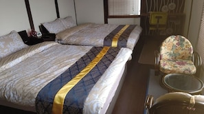 5 bedrooms, desk, iron/ironing board, free WiFi