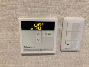 A thermostat with a digital display indicating 98°C and a control panel with buttons and a power switch. - 2F Westernstyle room 1 Small staircase ant room / Minamitsuru-gun Yamanashi (Minamitsuru-gun)