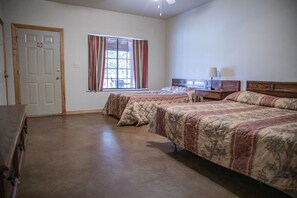 1 bedroom, WiFi, bed sheets - Covered porches and water views (Graham)