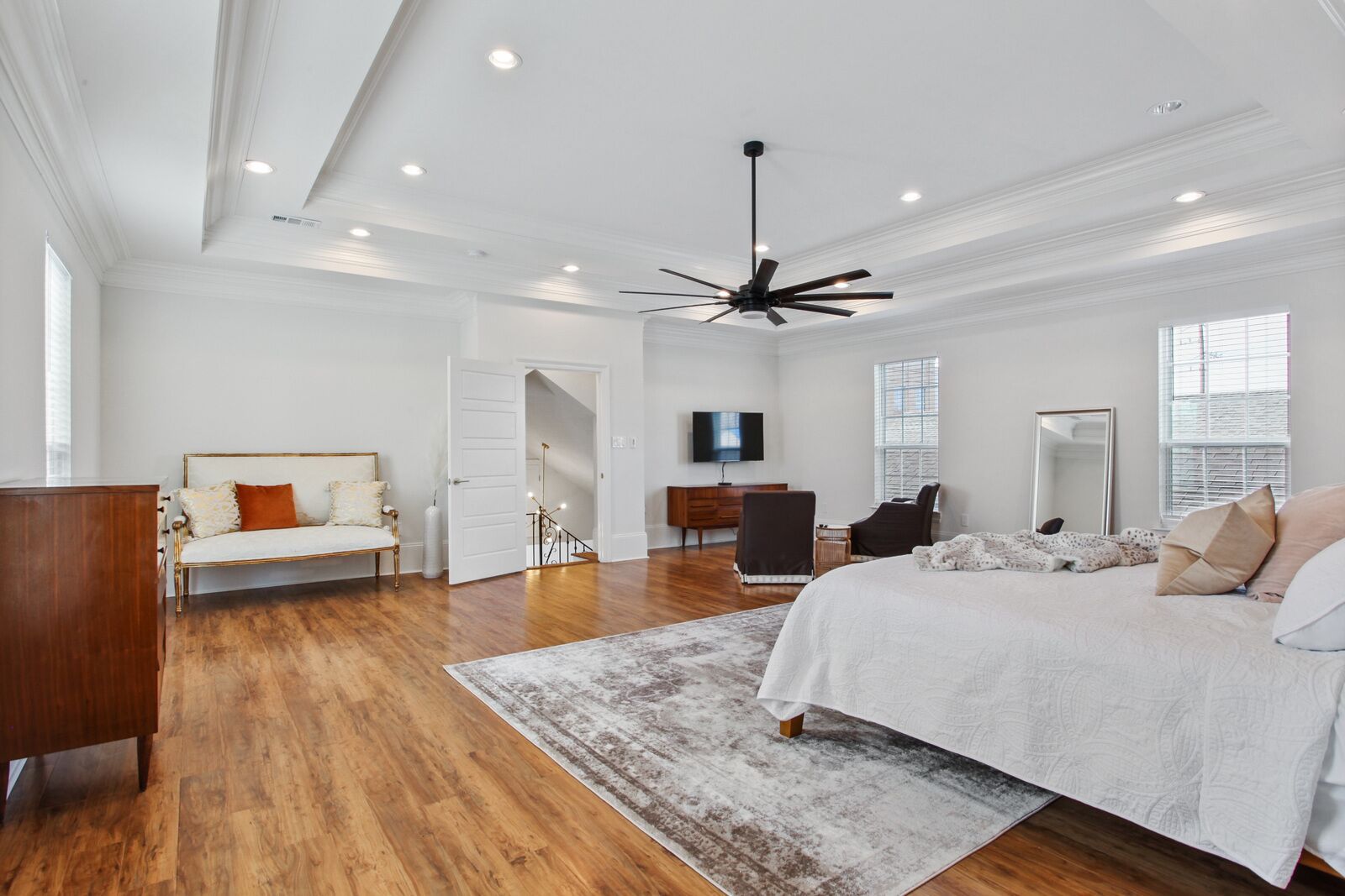 5 soverom, strykejern/-brett, wi-fi og sengetøy