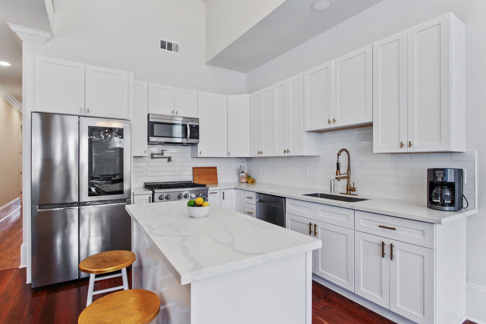 Refrigerador, microondas, horno y parrilla de estufa 