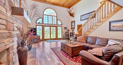 Awesome, 5 bedroom, private Boyne Falls home close to Boyne Mountain.