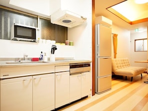 雪櫃、微波爐、爐具、廚房用具/餐具/器皿