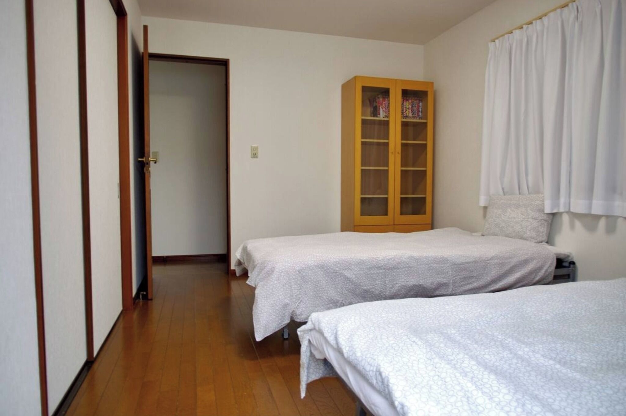 3 室のベッドルー ム、デスク、アイロン / アイロン台、WiFi (無料)