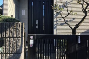 Exterior detail - Gust House / Adachi-ku Tokyo (Adachi-ku)