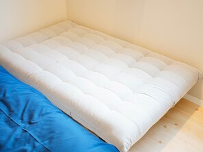 1 bedroom, desk, free WiFi, bed sheets
