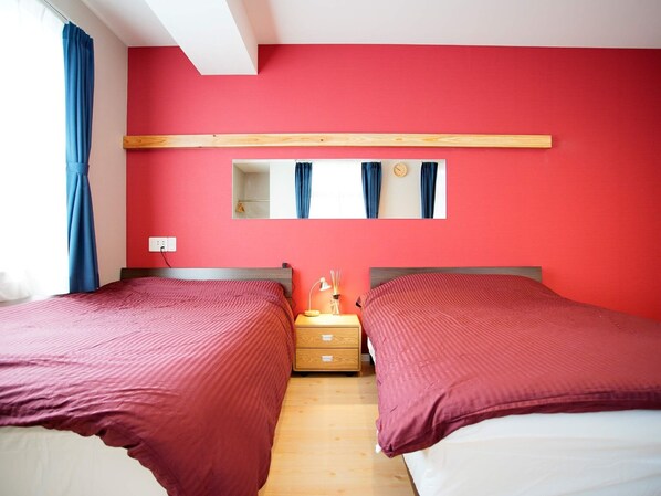1 bedroom, desk, free WiFi, bed sheets