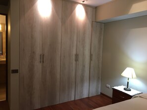 1 chambre, coffres-forts dans les chambres, bureau