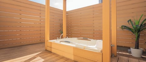 Bain à remous extérieur