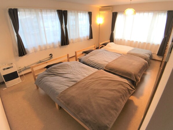 2 bedrooms, desk, free WiFi, bed sheets