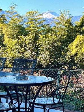 Outdoor dining - Mitsuba House Free BBQ rental Isobe Onsen 4min Karuizawa 40min Tokyo 90min 144 Max 14 - Rental of a whole building / Annaka Gunma (Annaka)