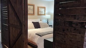 5 bedrooms, desk, iron/ironing board, free WiFi