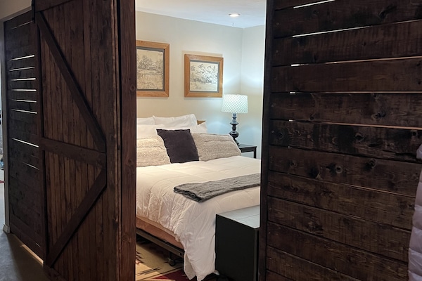 4 Schlafzimmer, Schreibtisch, BĂŒgeleisen/BĂŒgelbrett, kostenloses WLAN