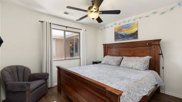 1 bedroom, desk, iron/ironing board, WiFi