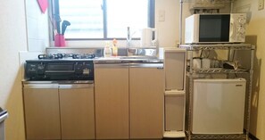 冰箱、微波炉、炉灶、电热水壶