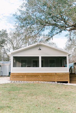 Exterior - Fully renovated cabin on the Mermentau River with gorgeous scenic views (Mermentau)