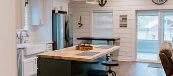 Fully renovated cabin on the Mermentau River with gorgeous scenic views