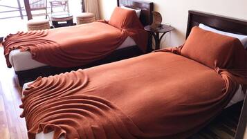 1 bedroom, bed sheets