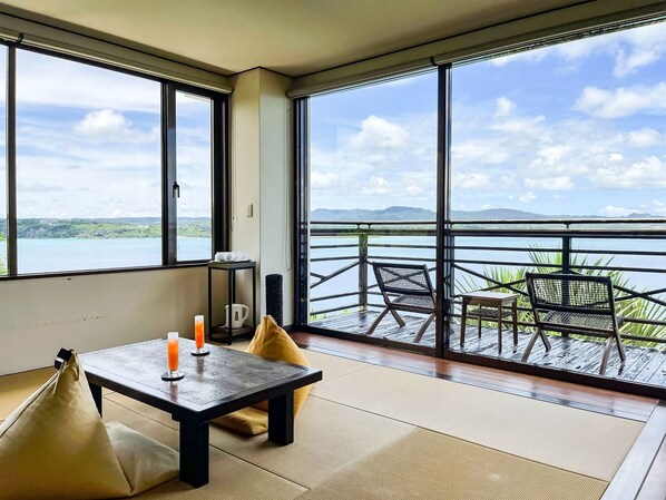 Interior - Nonsmoking Japanesestyle room ocean front / Kunigami-gun Okinawa (Kunigami-gun)