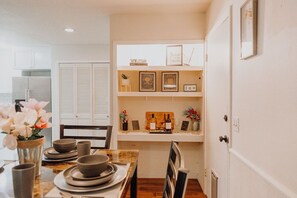 Dining - Massage Chair & Arcade! @ Château Relax & Chill. Minutes from Downtown & WRL. (Dallas)