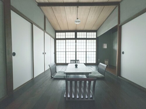 Artist Teahouse  Skate Garden near Lake Biwa / Takashima Shiga